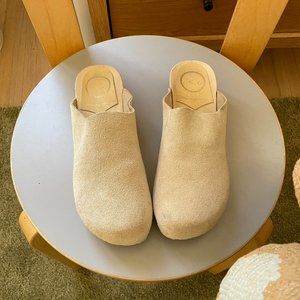 No. 6  Contour Clog - Chalk Suede